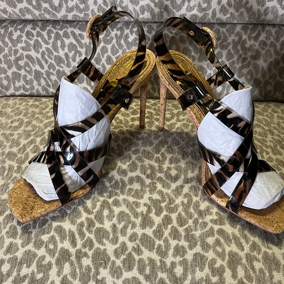 Shoes - Picture 2 of 6